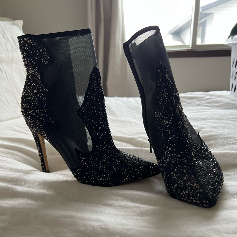 Women’s heeled booties